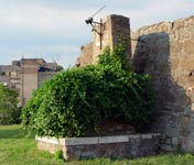 Pozzo medioevale all'interno del giardinetto del Torrione Prenestino
