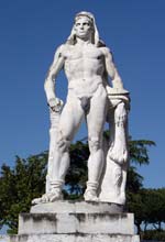Stadio dei marmi: statua di Roma